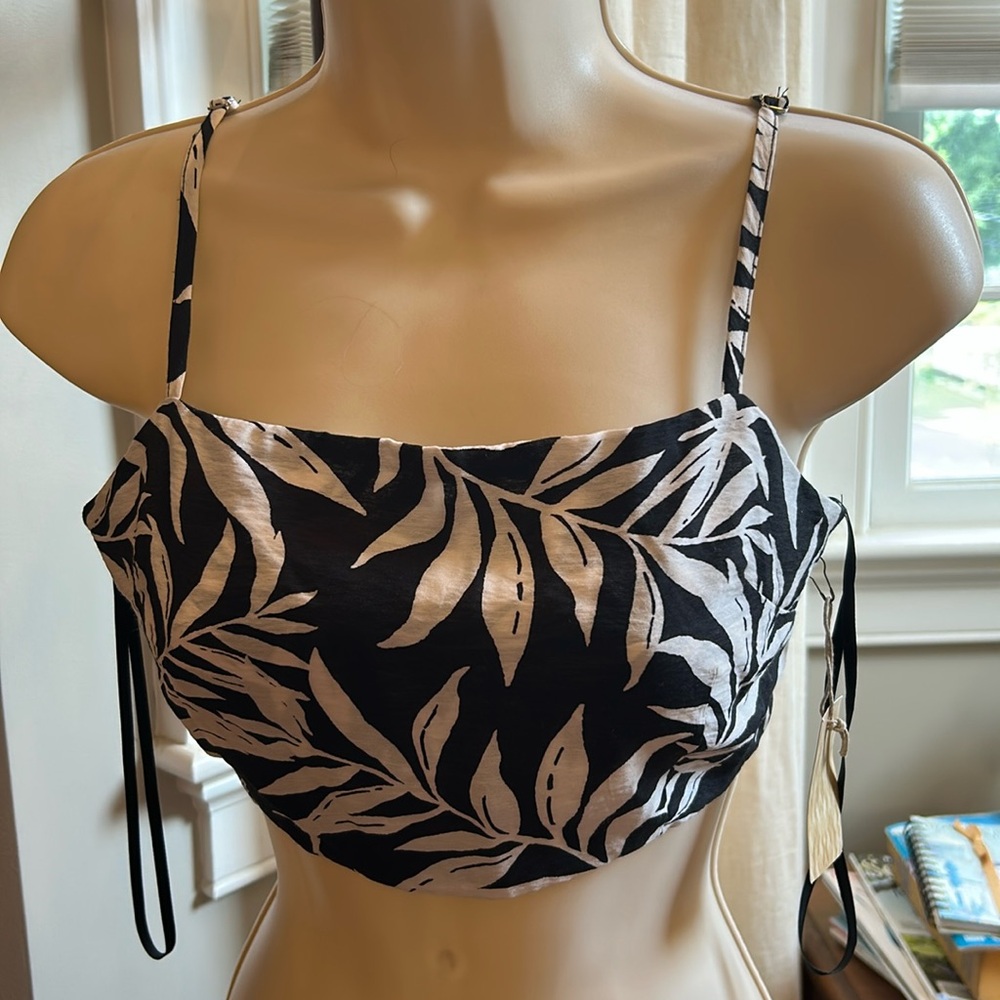 Forever 21 Contemporary Collection Crop Top